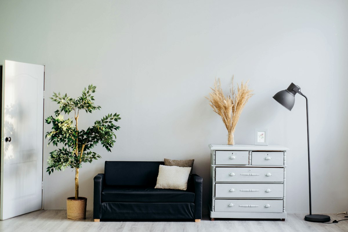 Nghệ Thuật Sống Tối Giản & Dọn Dẹp Không Gian (Decluttering): Giải Phóng Tâm Trí